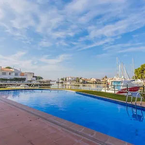 Piso De 2 Habitaciones, 3 Piscinas Y Cerca Del Mar Rosas